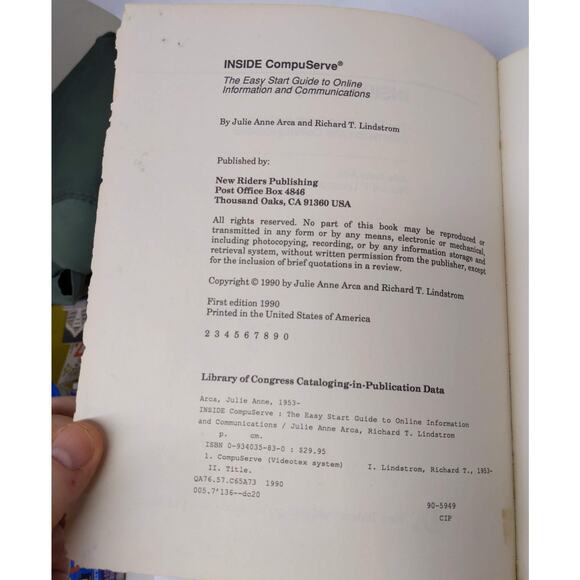 Vintage 1990 INSIDE COMPUSERVE Early Online User Guide Bulletin Board Computing - Picture 3 of 11